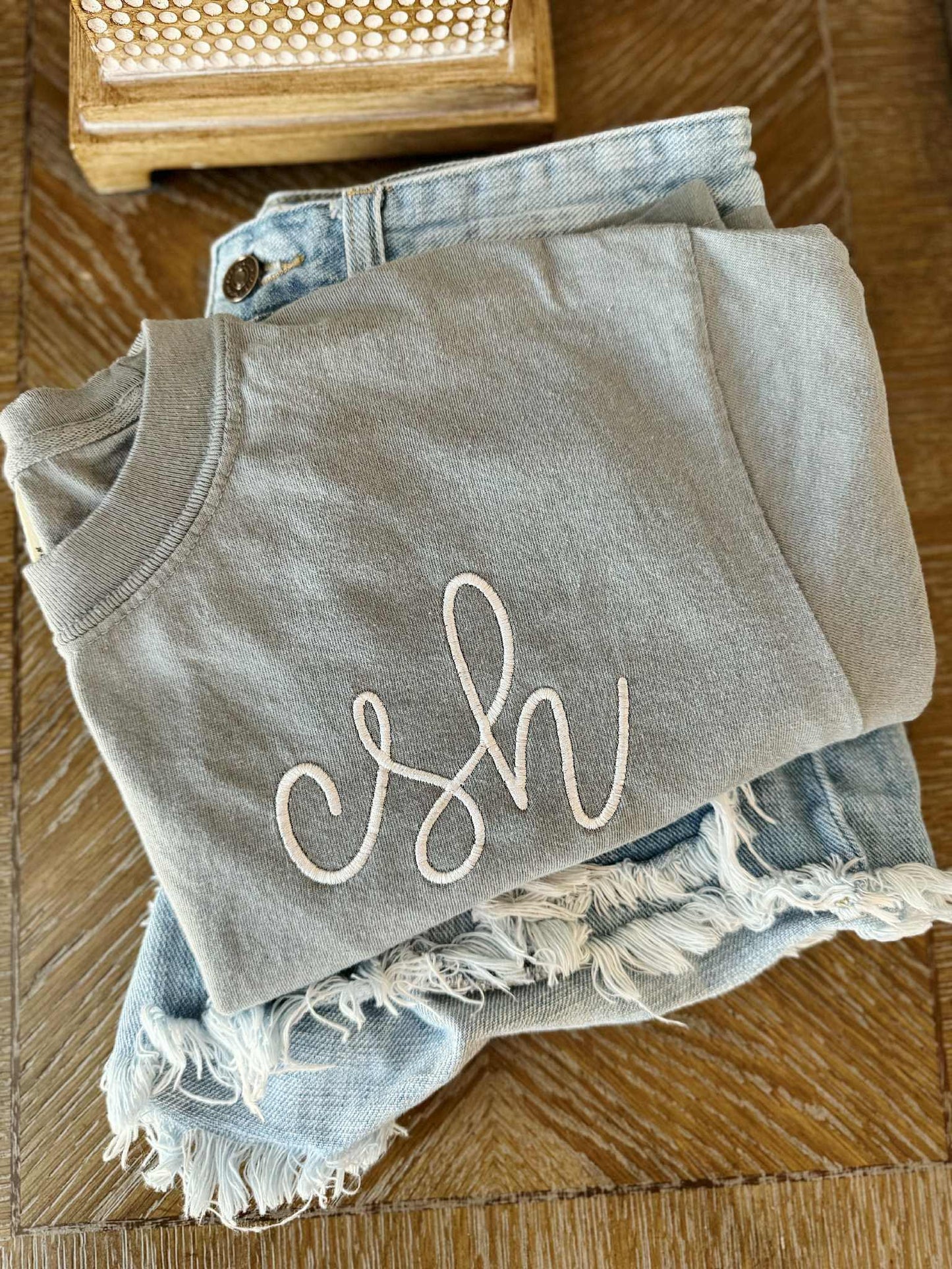 Mystery Color Tee | Sweatshirt