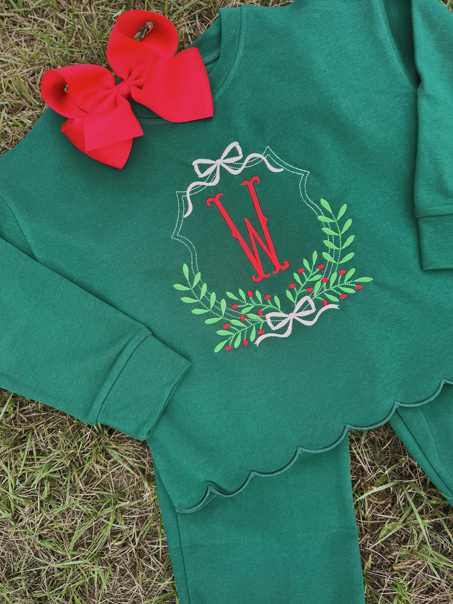 CHRISTMAS CREST SCALLOP GREEN SETS - TAT: LATE SEPTEMBER